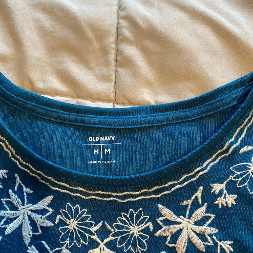 Lot of 2 Old Navy tanks - Picture 2 of 6